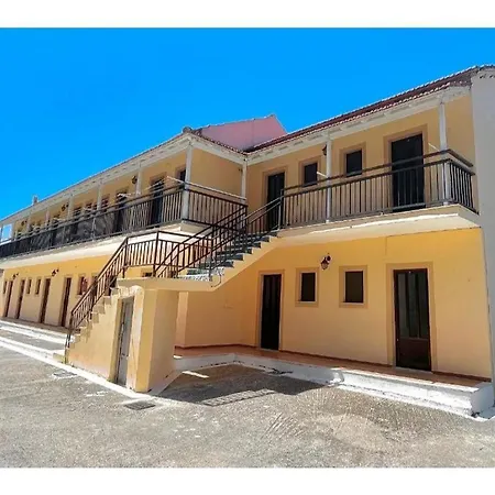 Sandy Beach Standard Studio *
